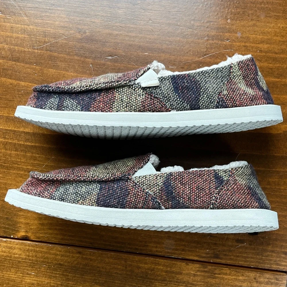 Sanuk Lined Loafers Camouflage Size 9